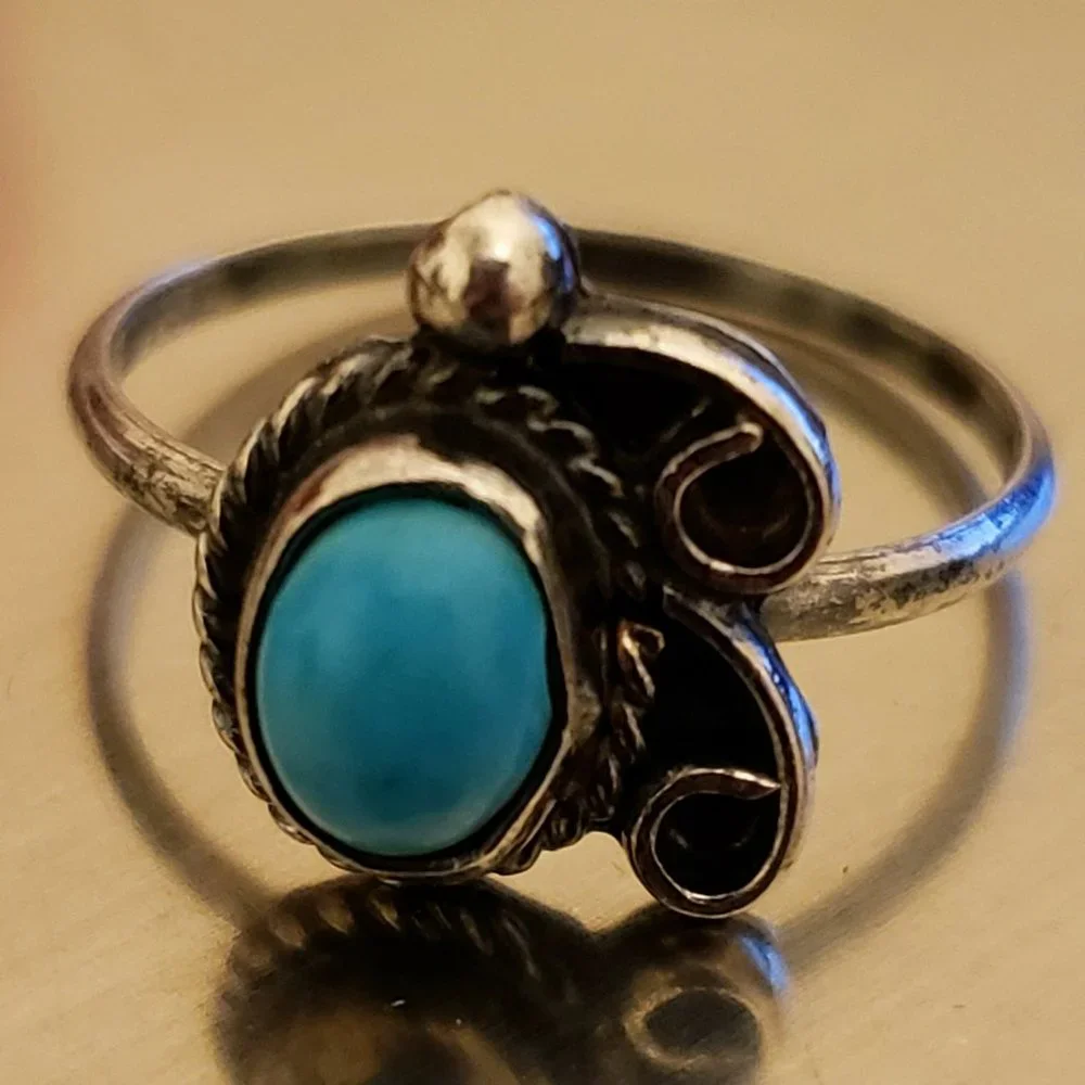 Vintage Handmade Southwest Native American Turquoise Sterling Silver Ring